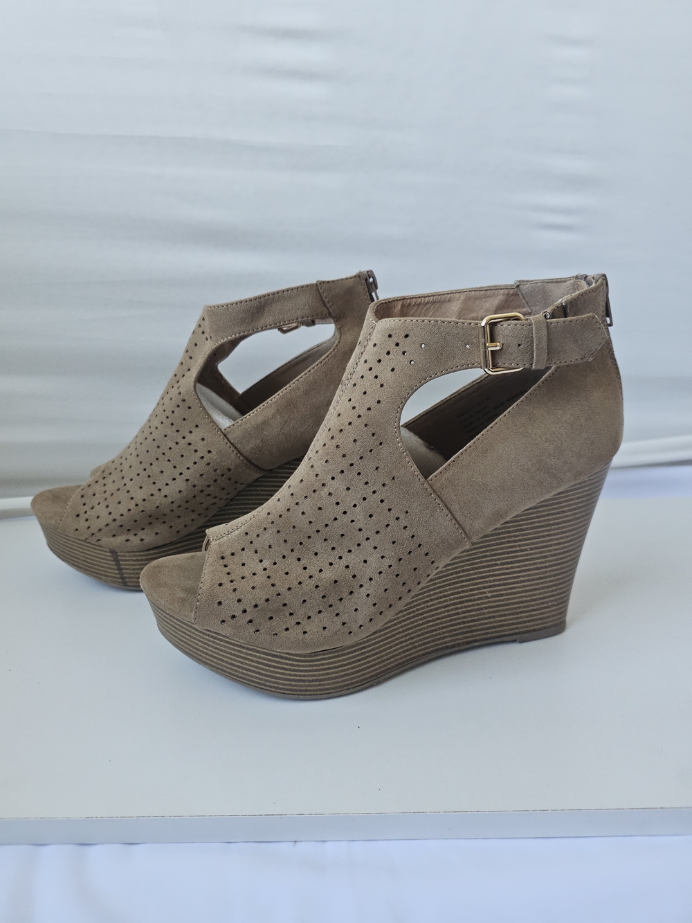 Report Womens Tulip Wedge Sandals Size 11 Taupe NWOT Platform Peep Toe New